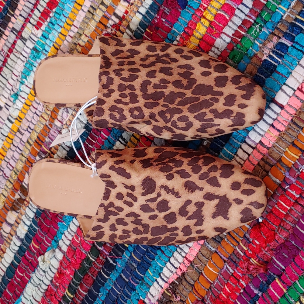 ⭐️New Banana Republic leopard slip on size 9